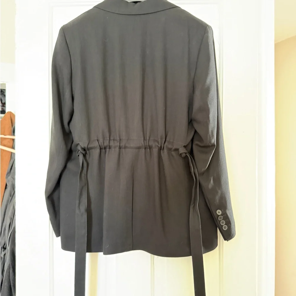 Banana Republic (BR) Boyfriend Drapey Twill Belted Blazer - Medium NWT - Picture 9 of 11